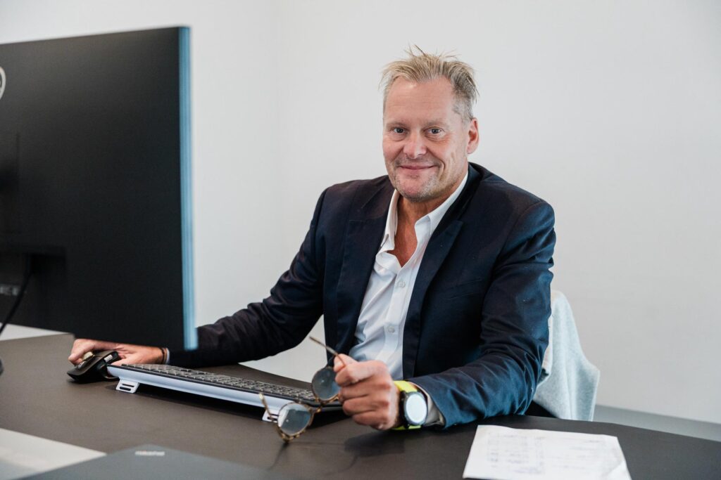 Sådan hjælper vi jeres forretning - Dansk Motor Finans